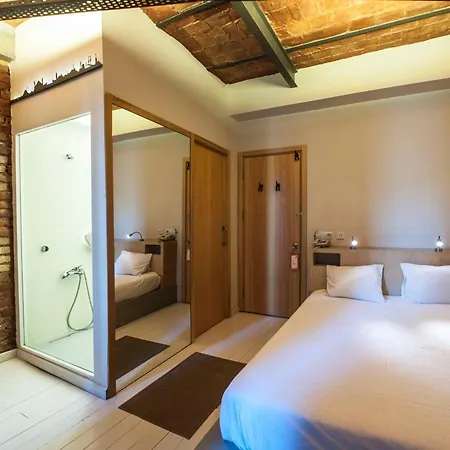 Peradays Hotel